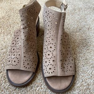 Nine West open toe shoe